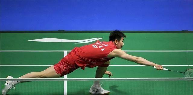 浩瀚体育官方网址-羽毛球队关键时刻救险，巴萨力保胜局拿下系列赛